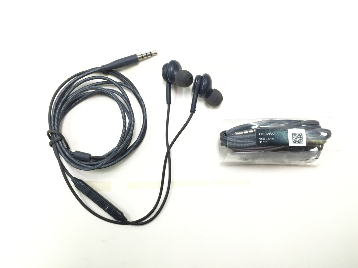 casti-cu-earpods-stil-akg-cu-microfon-conector-3-5mm